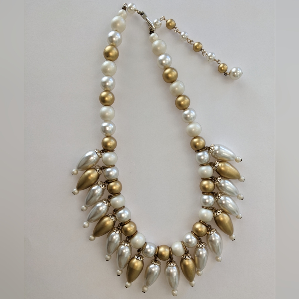 VTG JAPAN SIGNED GOLD TONE & FAUX PEARL HEAVYWEIGHT NECKLACE - Picture 6 of 10